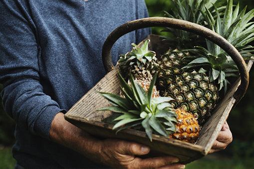 HOW TO CUT A PINEAPPLE - Urbanedges